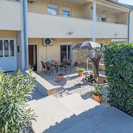 Malu Apartmán *